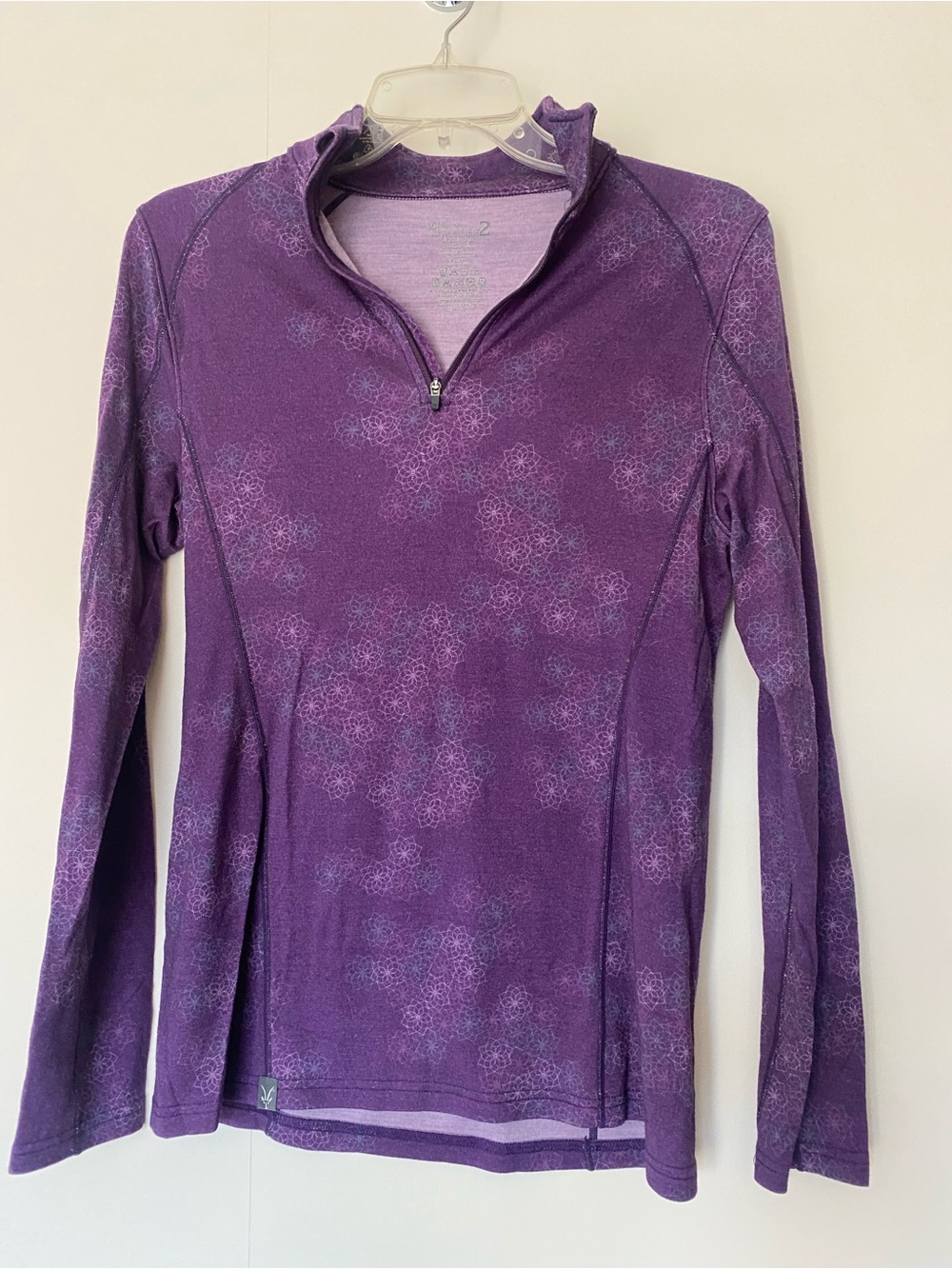 Ibex women’s 100 Merino wool quarter zip in a large. Beautiful purple. Great.